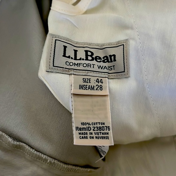 Brand new, never worn white LL Bean wrinkle free comfort waist pleated pants - Picture 4 of 4